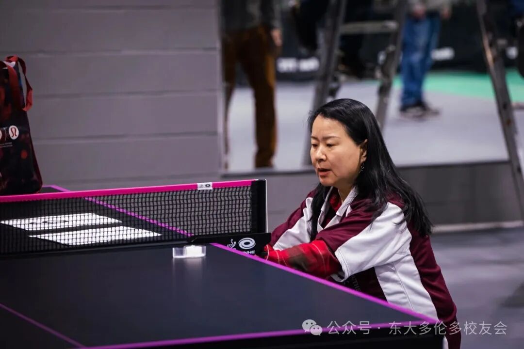 A person sitting at a table

AI-generated content may be incorrect.