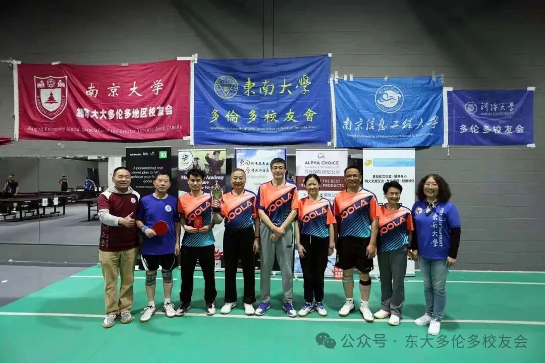 A group of people standing in a line

AI-generated content may be incorrect.